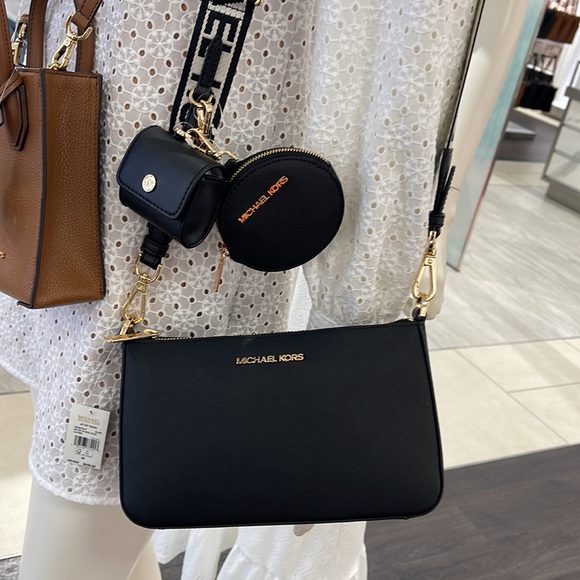 MICHAEL KORS
Jet Set Saffiano Leather Crossbody Bag with Case for Airpods Pro® - Picture 15 of 16